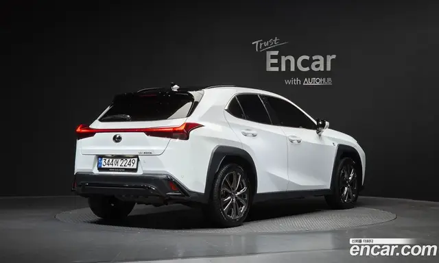 Lexus UX, 2023, 44 703 км