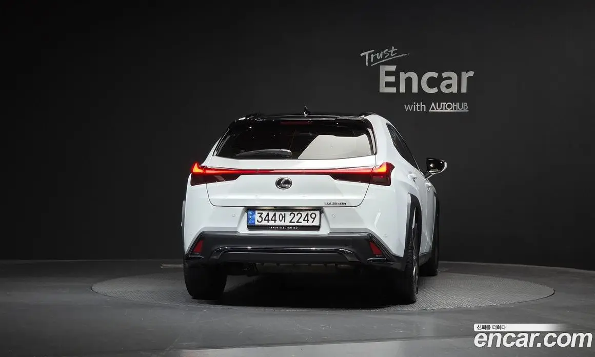 Lexus UX 2023 2.0 автомат (гидро), фото 3