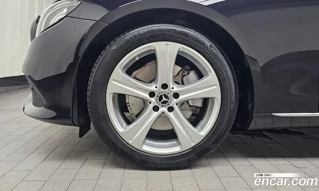 Mercedes-Benz E-Class 2018 2.0 автомат (гидро), миниатюра 4