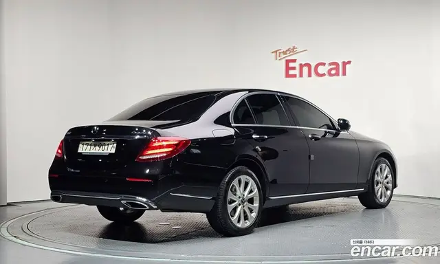 Mercedes-Benz E-Class 2020 2.0 автомат (гидро), миниатюра 2