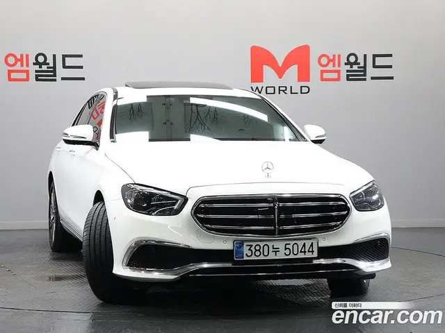 Mercedes-Benz E-Class 2023 2.0 автомат (гидро), миниатюра 2