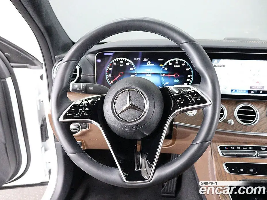 Mercedes-Benz E-Class 2023 2.0 автомат (гидро), фото 14