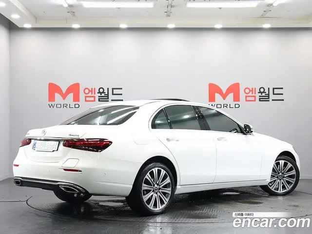 Mercedes-Benz E-Class 2023 2.0 автомат (гидро), миниатюра 4