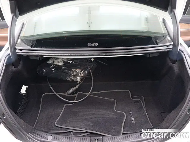 Mercedes-Benz E-Class 2023 2.0 автомат (гидро), миниатюра 5