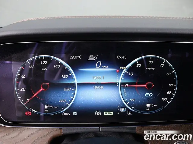 Mercedes-Benz E-Class 2023 2.0 автомат (гидро), миниатюра 6