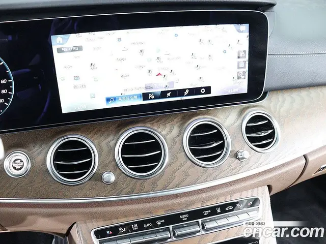 Mercedes-Benz E-Class 2023 2.0 автомат (гидро), миниатюра 8