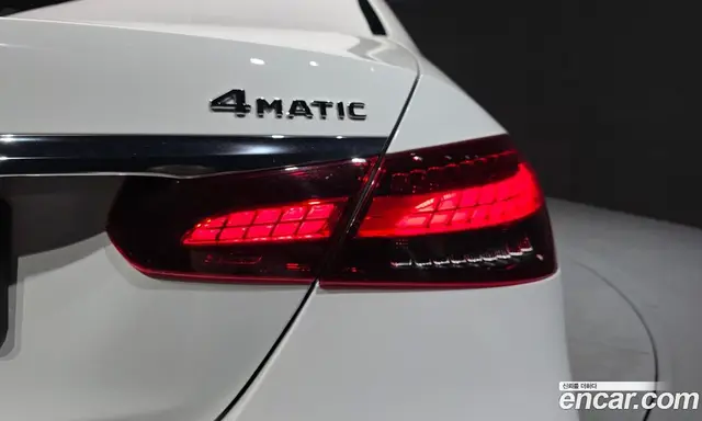 Mercedes-Benz E-Class 2023 1.9 автомат (гидро), миниатюра 9