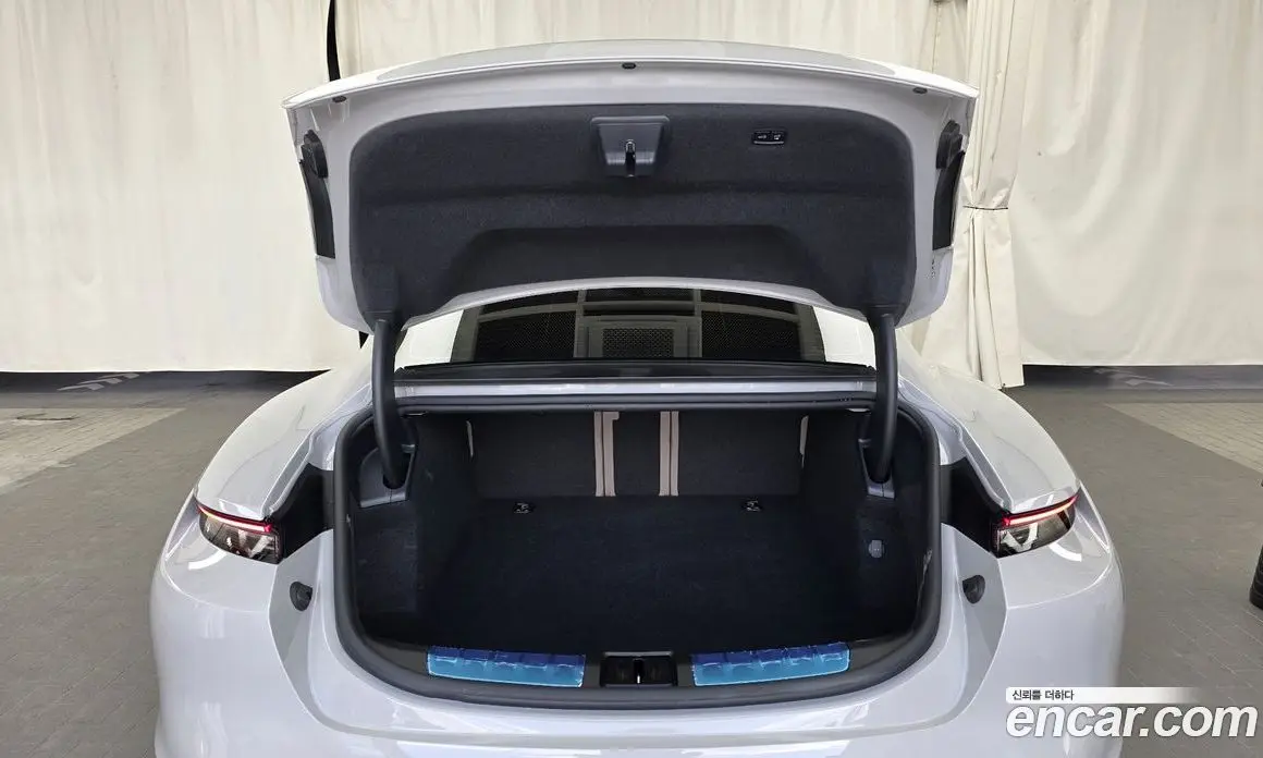 Porsche Taycan 2024 0.1 автомат (гидро), фото 26