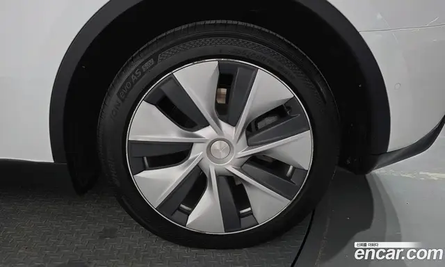 Tesla Model Y 2022 0.2 автомат (гидро), миниатюра 6