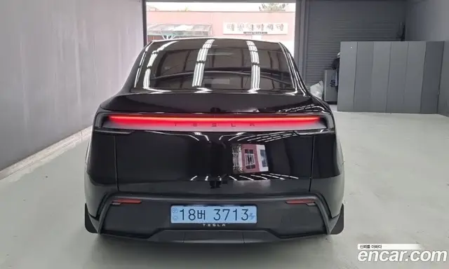 Tesla Model Y 2025 1.0 автомат (гидро), миниатюра 4