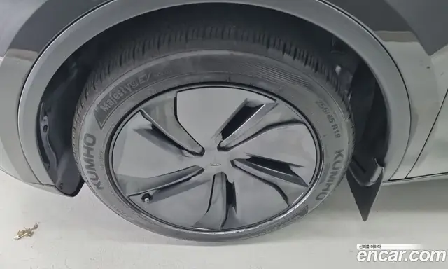 Tesla Model Y 2025 1.0 автомат (гидро), миниатюра 5