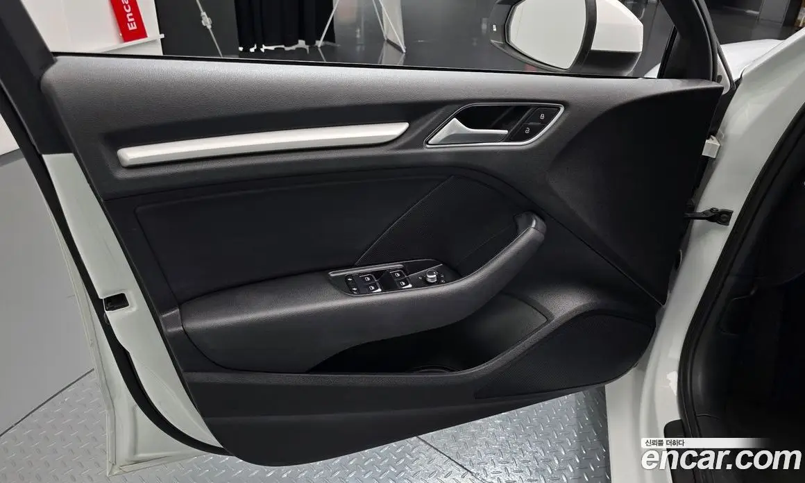 Audi A3 2015 2.0 автомат (гидро), фото 13