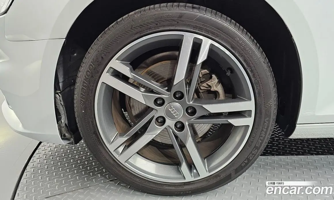 Audi A4 2019 2.0 автомат (гидро), фото 5