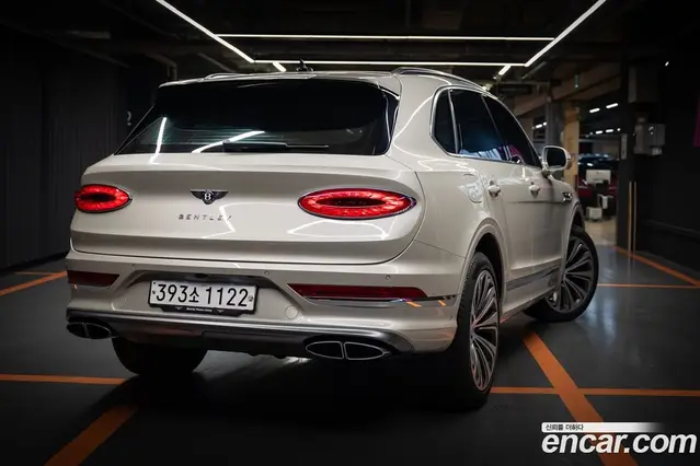 Bentley Bentayga 2025 4.0 автомат (гидро), миниатюра 4