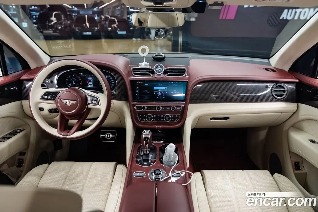 Bentley Bentayga 2025 4.0 автомат (гидро), фото 5