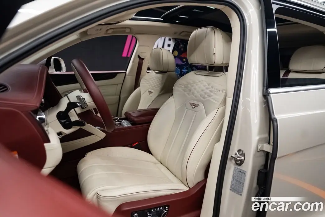 Bentley Bentayga 2025 4.0 автомат (гидро), фото 6