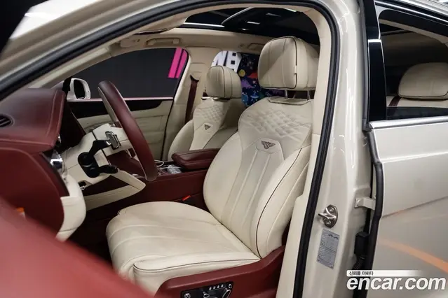 Bentley Bentayga 2025 4.0 автомат (гидро), миниатюра 6