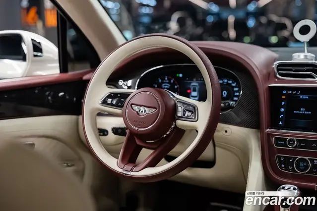 Bentley Bentayga 2025 4.0 автомат (гидро), миниатюра 8