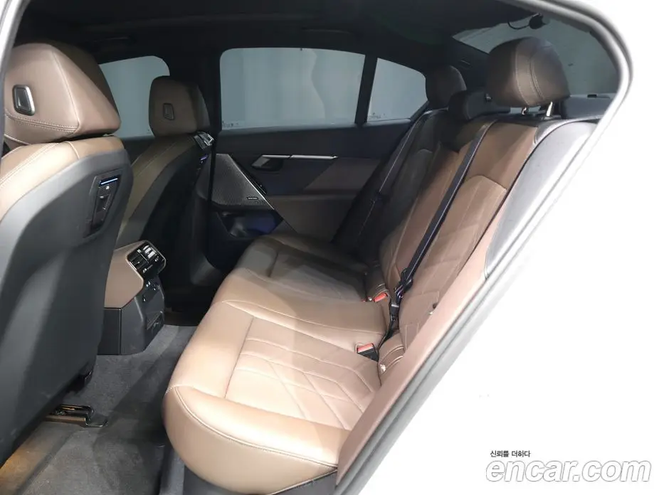 BMW 5 серия 2025 2.0 автомат (гидро), фото 15