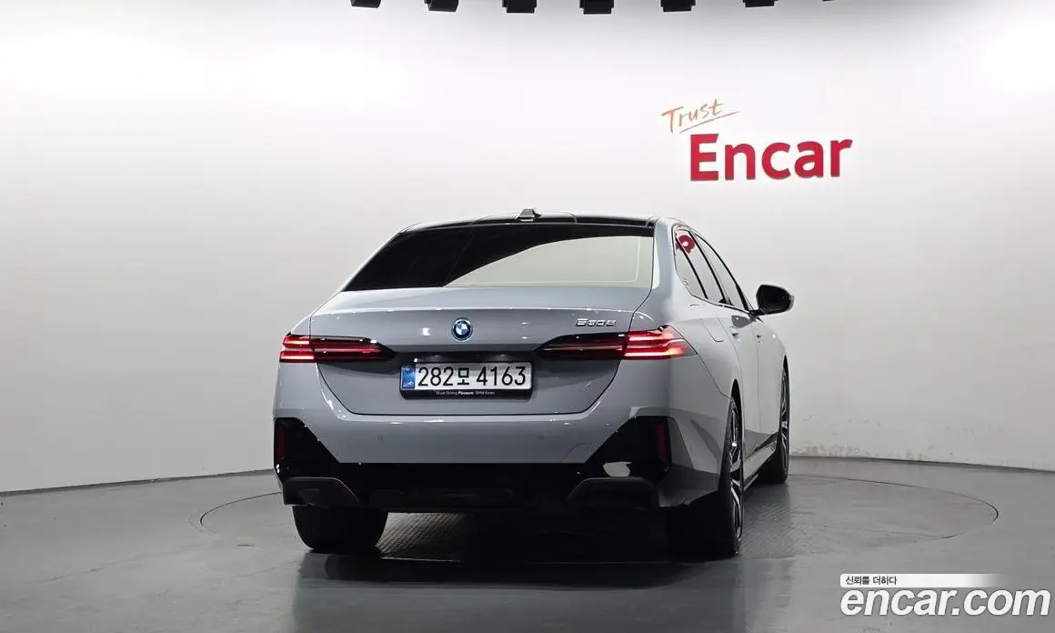 BMW 5 серия 2025 2.0 автомат (гидро), фото 4