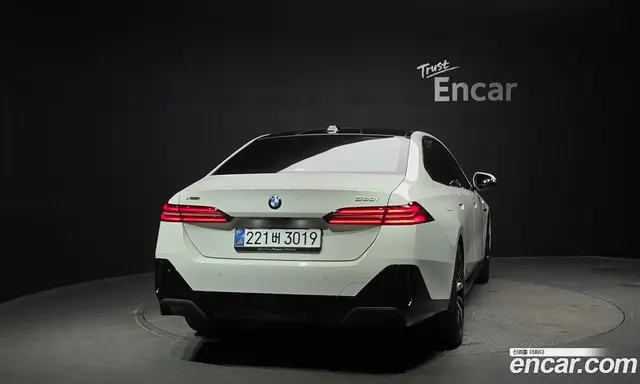 BMW 5 серия 2025 2.0 автомат (гидро), миниатюра 3