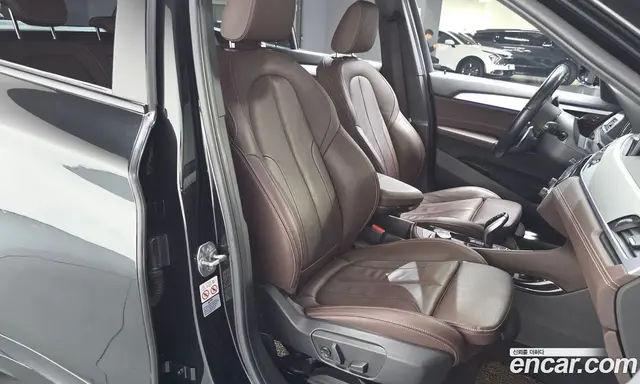 BMW X1 2022 2.0 автомат (гидро), миниатюра 9