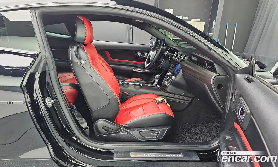 Ford Mustang 2022 2.3 автомат (гидро), фото 11