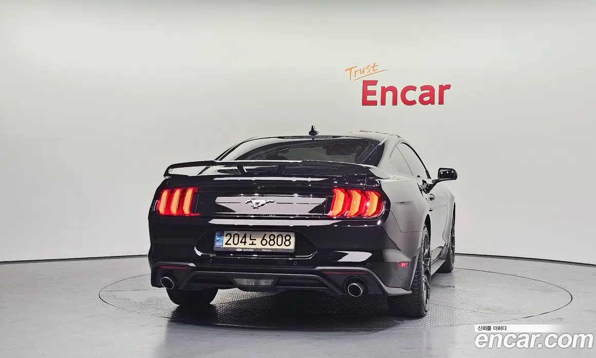 Ford Mustang 2022 2.3 автомат (гидро), фото 4