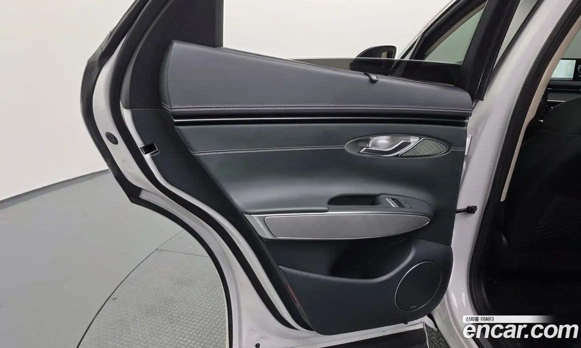 Genesis GV70 2022 0.1 автомат (гидро), фото 15