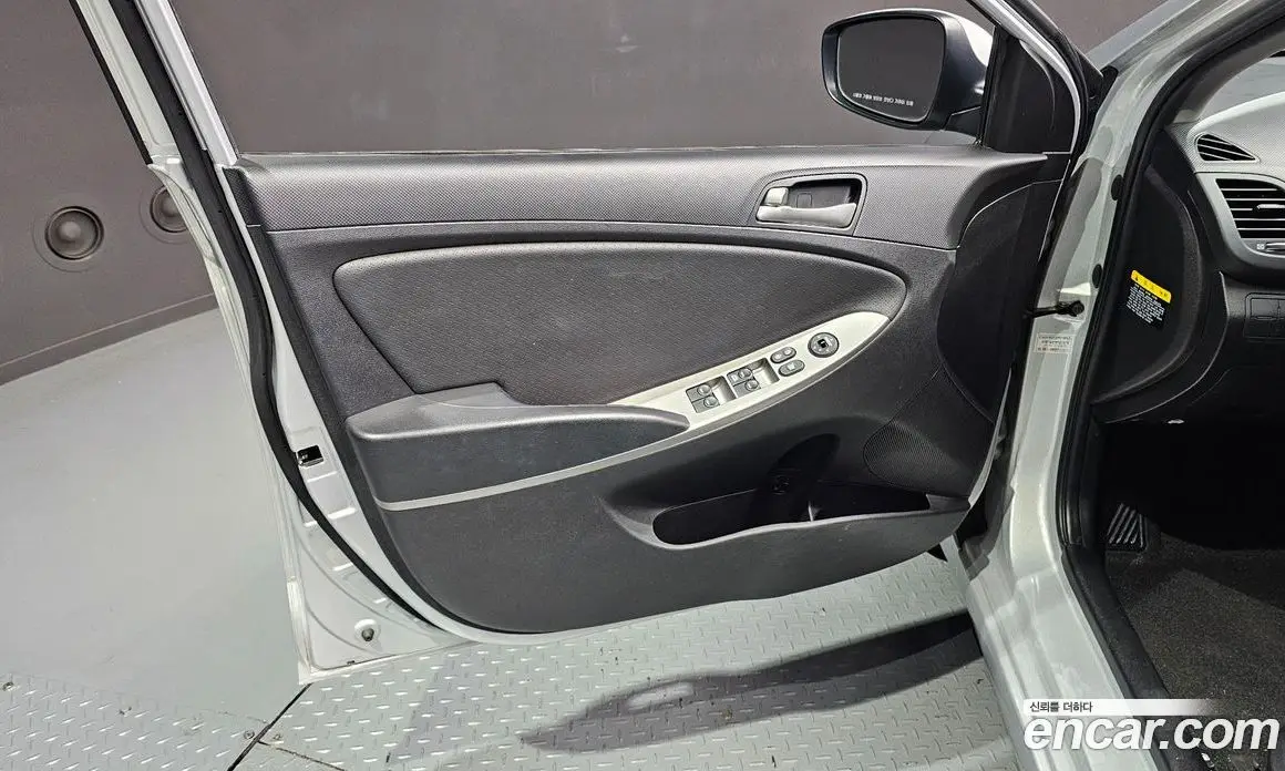 Hyundai Accent 2015 1.4 автомат (гидро), фото 14