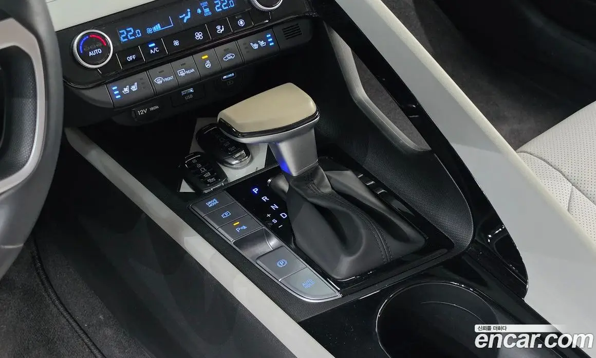 Hyundai Avante 2022 1.6 автомат (гидро), фото 11