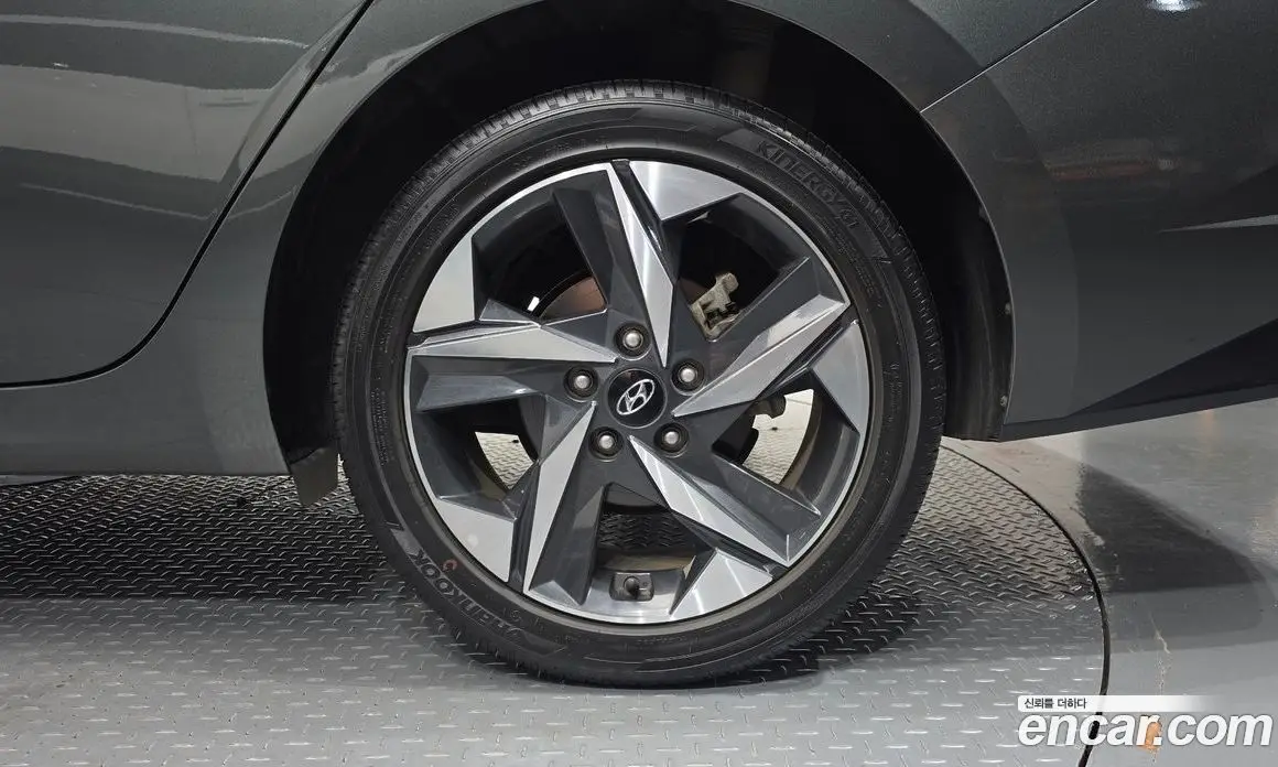 Hyundai Avante 2022 1.6 автомат (гидро), фото 6
