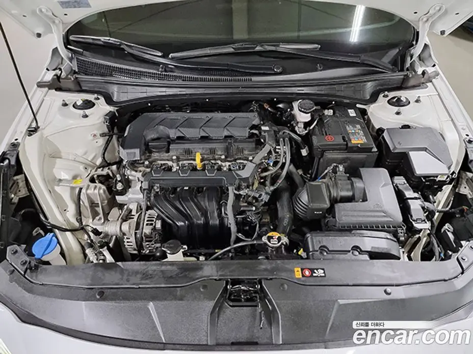 Hyundai Avante 2022 1.6 автомат (гидро), фото 11