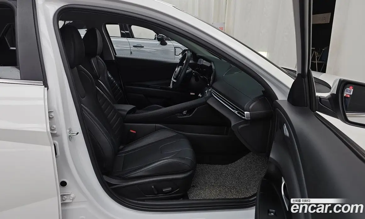Hyundai Avante 2023 1.6 автомат (гидро), фото 11
