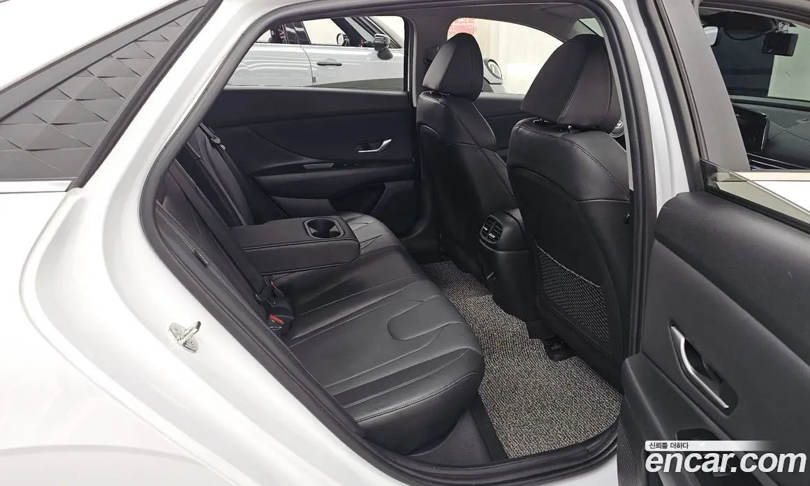 Hyundai Avante 2023 1.6 автомат (гидро), фото 12