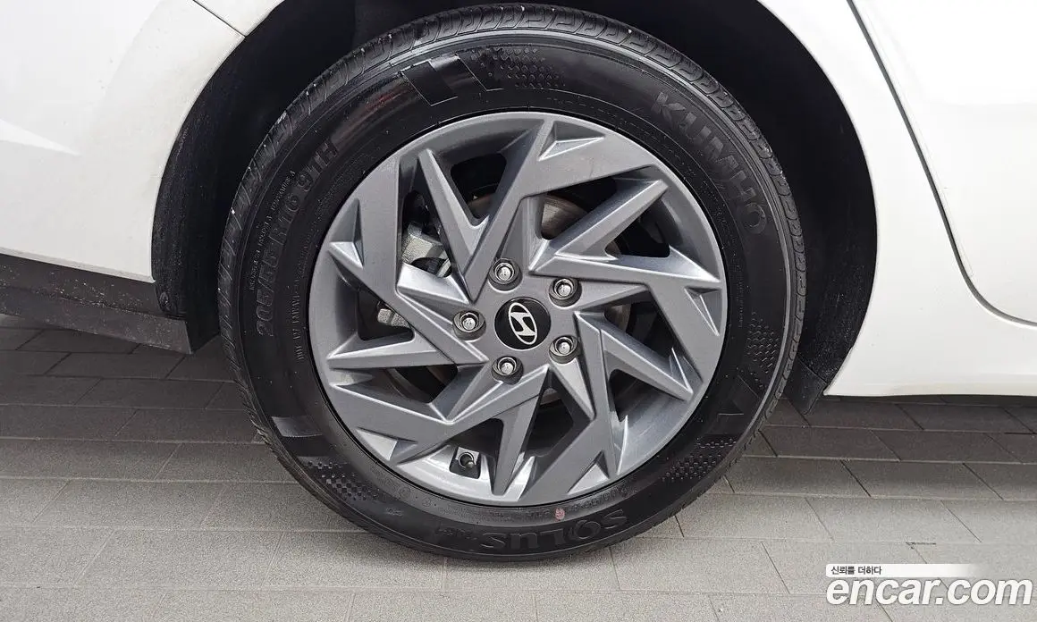 Hyundai Avante 2023 1.6 автомат (гидро), фото 5
