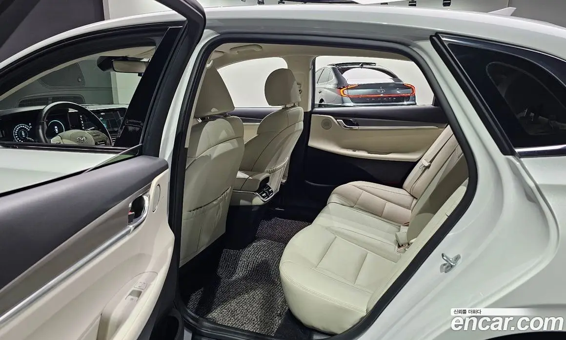 Hyundai Grandeur 2022 2.4 автомат (гидро), фото 17