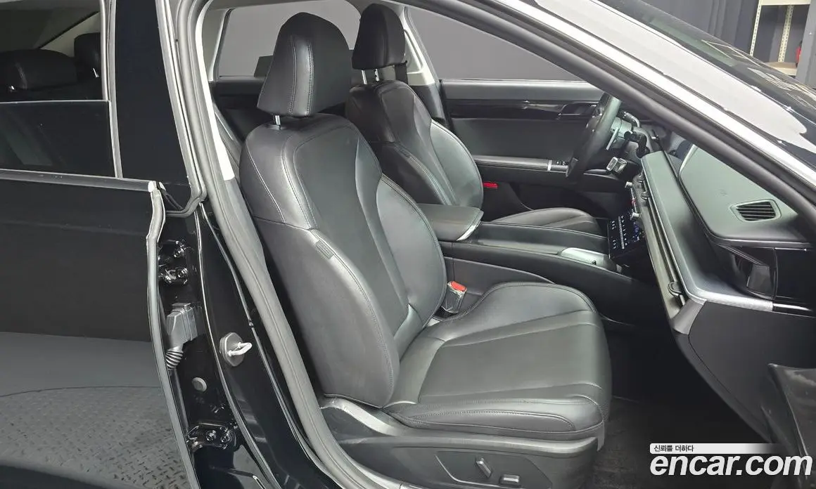 Hyundai Grandeur 2023 2.5 автомат (гидро), фото 12