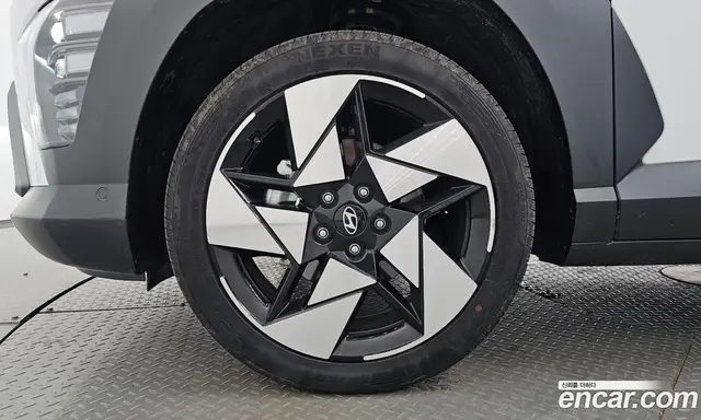 Hyundai Kona 2025 1.6 автомат (гидро), миниатюра 5