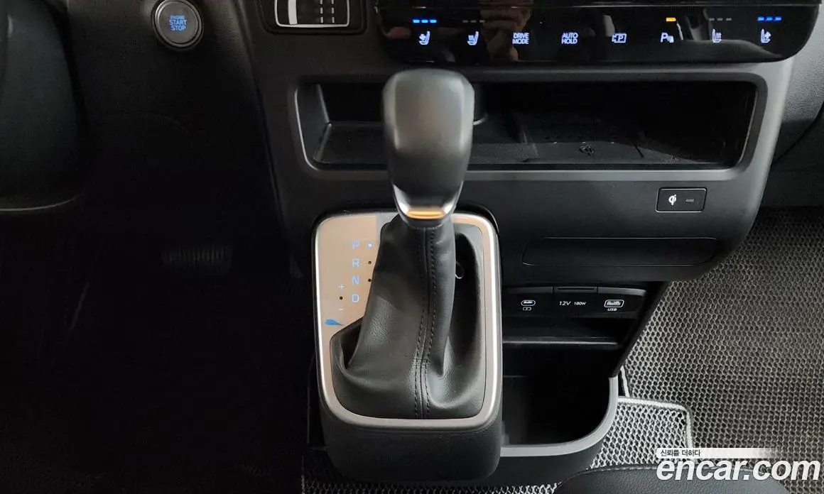 Hyundai Staria 2024 2.2 автомат (гидро), фото 9