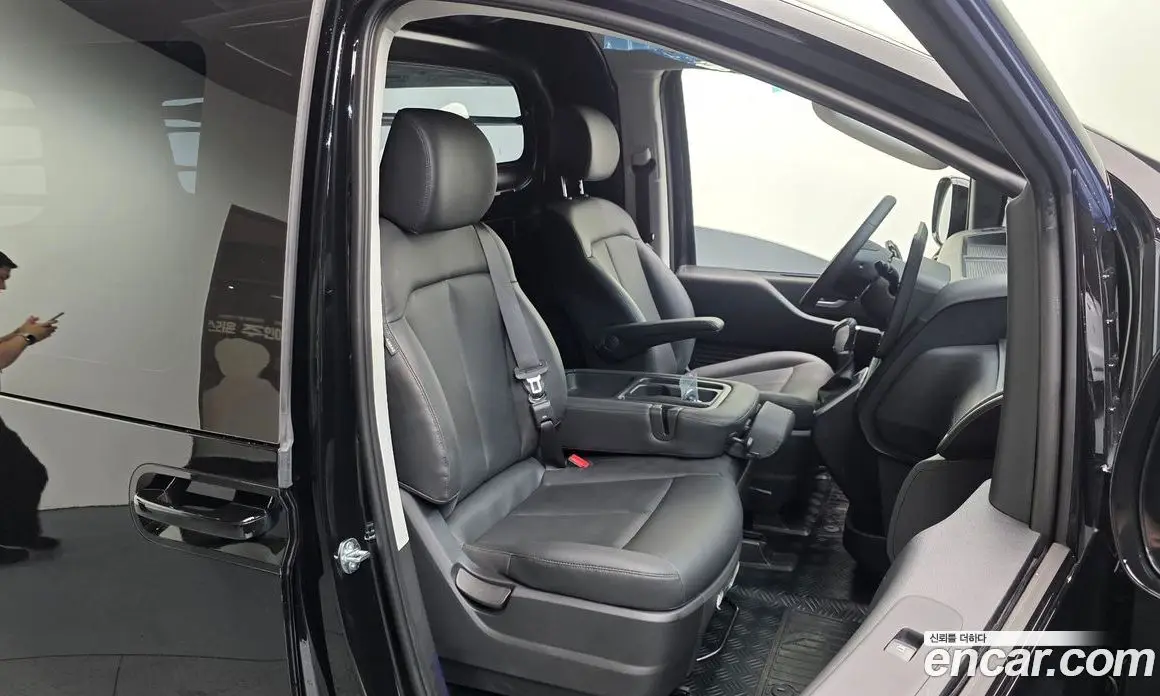 Hyundai Staria 2025 2.2 автомат (гидро), фото 11
