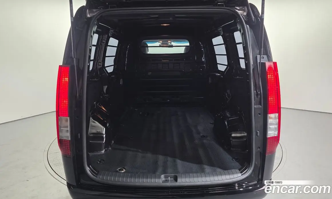 Hyundai Staria 2025 2.2 автомат (гидро), фото 20