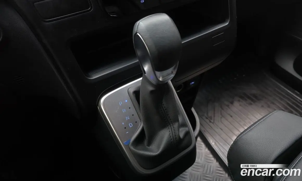 Hyundai Staria 2025 2.2 автомат (гидро), фото 9