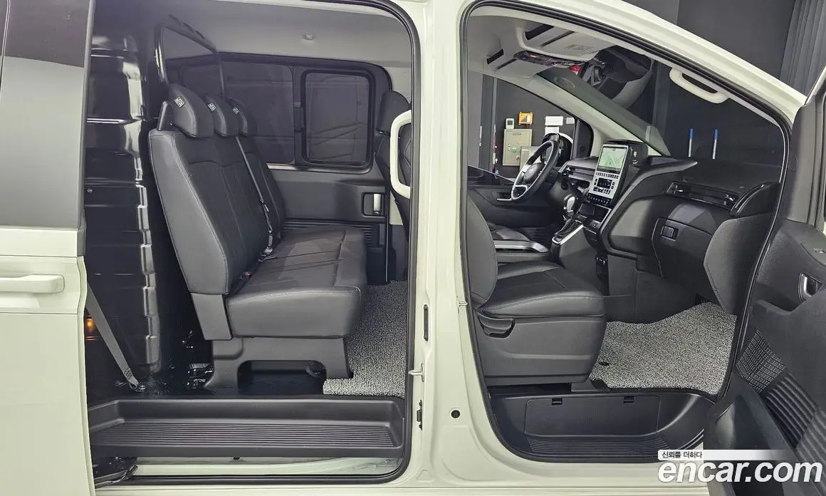 Hyundai Staria 2025 3.5 автомат (гидро), фото 12