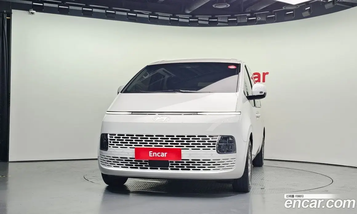 Hyundai Staria 2025 3.5 автомат (гидро), фото 3