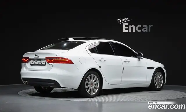 Jaguar XE 2019 2.0 автомат (гидро), миниатюра 2