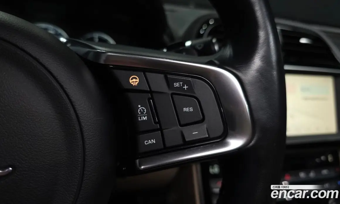 Jaguar XE 2019 2.0 автомат (гидро), фото 17