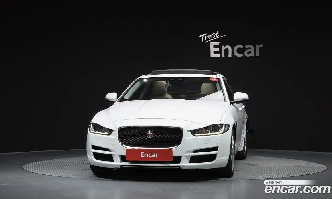 Jaguar XE 2019 2.0 автомат (гидро), фото 3