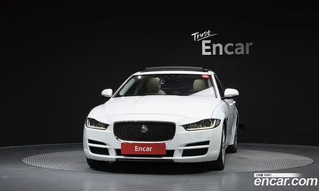 Jaguar XE 2019 2.0 автомат (гидро), миниатюра 3