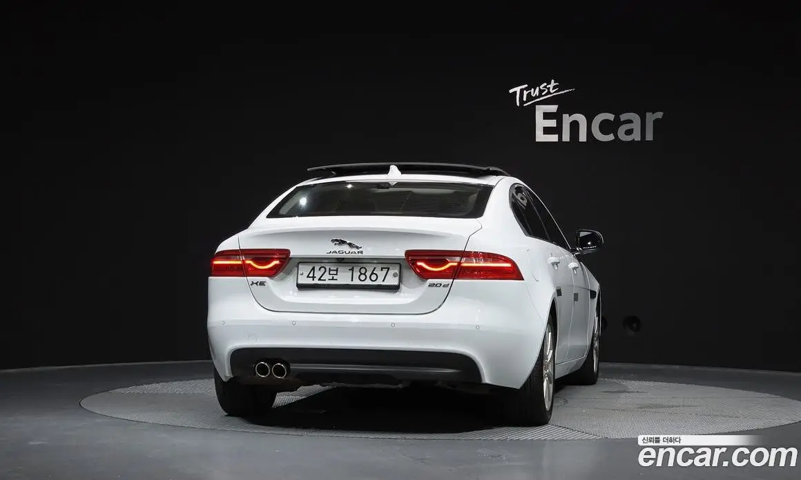 Jaguar XE 2019 2.0 автомат (гидро), фото 4